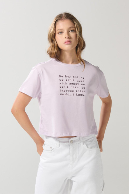 Camiseta crop top unicolor con texto estampado en frente