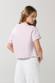 Camiseta crop top unicolor con texto estampado en frente