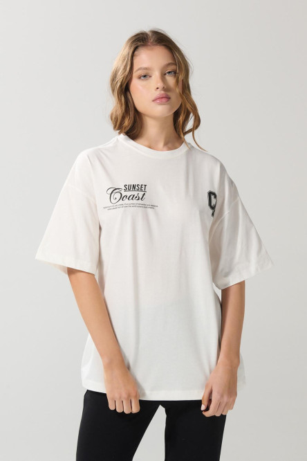 Camiseta manga corta crema oversize con diseños college
