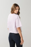 Camiseta lila clara crop top oversize con arte college