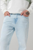 Jean 90´S tiro bajo con bota recta y bolsillos azul claro