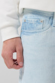 Jean 90´S tiro bajo con bota recta y bolsillos azul claro