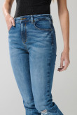 Jean jegging ceñido azul claro con rotos y tiro alto