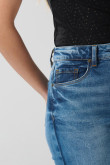 Jean jegging ceñido azul claro con rotos y tiro alto