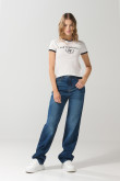 Camiseta crema college con contrastes negros y manga corta