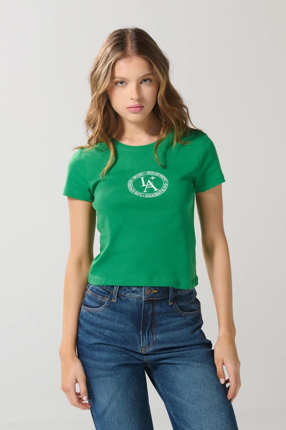 Camiseta ajustada manga corta verde con arte college