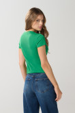 Camiseta ajustada manga corta verde con arte college