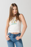 Camiseta crema clara manga sisa con arte de Snoopy