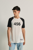 Camiseta manga ranglan corta unicolor con arte de Squid Game
