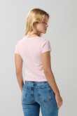 Camiseta cuello redondo unicolor con frase en frente