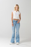 Camiseta crema estampada con cuello redondo y abertura