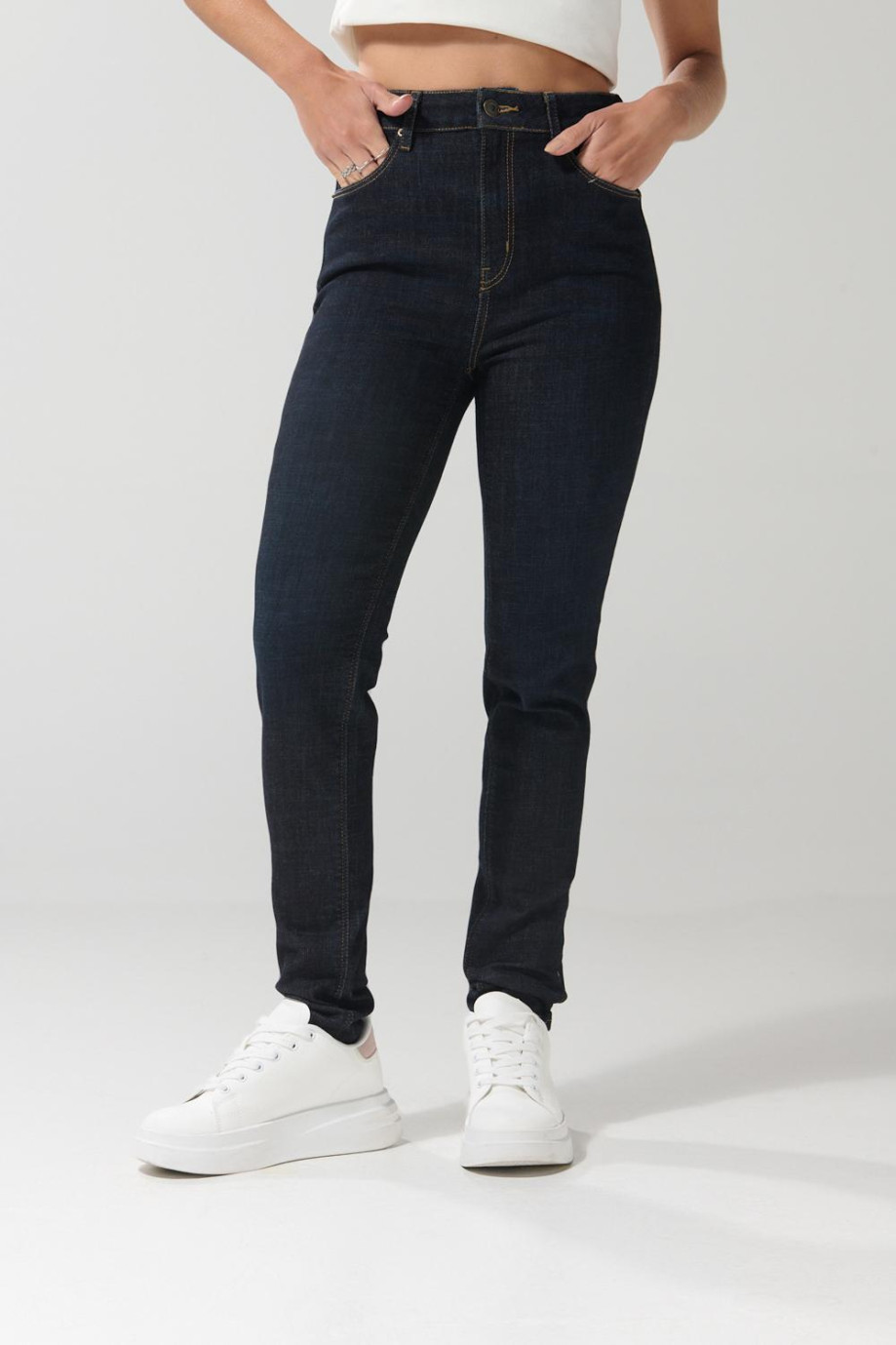 Jean azul intenso jegging ceñido con súper tiro alto