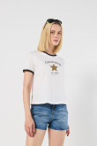 Camiseta con contrastes y manga corta unicolor college