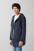 Chaqueta parka unicolor con bolsillos de parche y capota