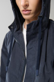 Chaqueta parka unicolor con bolsillos de parche y capota