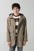Chaqueta parka unicolor con bolsillos de parche y capota