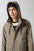 Chaqueta parka unicolor con bolsillos de parche y capota