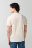 Camiseta unicolor cuello redondo con arte college de playa
