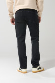 Jean bota recta straight leg gris intenso con tiro bajo