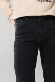 Jean bota recta straight leg gris intenso con tiro bajo