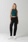 Jean mom negro tiro súper alto con bota recta y bolsillos
