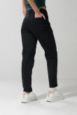 Jean mom negro tiro súper alto con bota recta y bolsillos