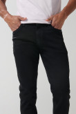 Jean negro tipo skinny ceñido con tiro bajo y cremallera