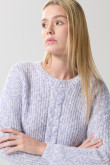 Suéter cuello redondo lila claro con trenza centrada