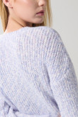 Suéter cuello redondo lila claro con trenza centrada