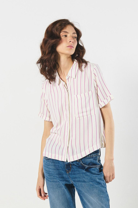 Blusa crema clara manga corta con rayas en contraste