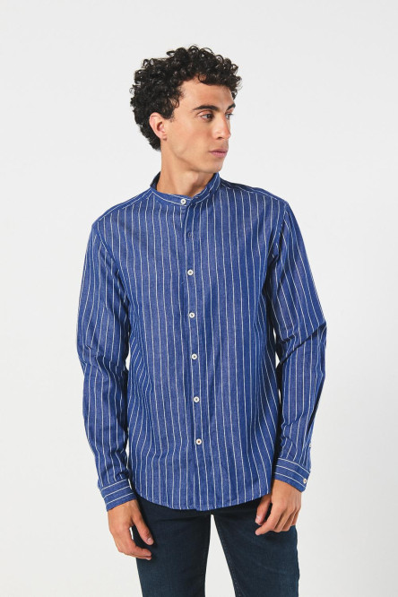 Camisa cuello nerú azul oscura con rayas blancas