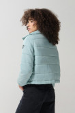Chaqueta unicolor cuello alto acolchada con costuras