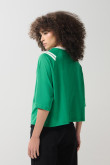 Camiseta verde crop top oversize con diseño college
