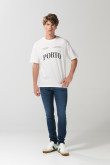 Camiseta college crema hombro rodado con manga corta