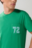 Camiseta college verde oscura manga corta con bolsillo