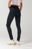 Jean azul push up tiro alto con realce posterior y bolsillos