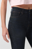 Jean azul push up tiro alto con realce posterior y bolsillos