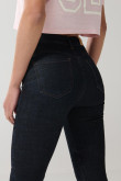 Jean azul push up tiro alto con realce posterior y bolsillos