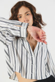 Blusa crop blanca manga larga con rayas en contraste