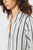 Blusa crop blanca manga larga con rayas en contraste