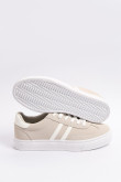 Tenis casuales grises claros con contrastes blancos