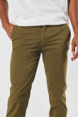Pantalón unicolor slim en dril con bolsillos y tiro medio