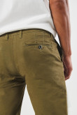 Pantalón unicolor slim en dril con bolsillos y tiro medio