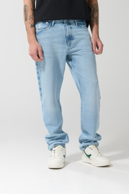 Jean azul claro 90´S con bota recta y desgastes ligeros