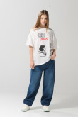 Camiseta oversize crema cuello redondo con arte de Mafalda