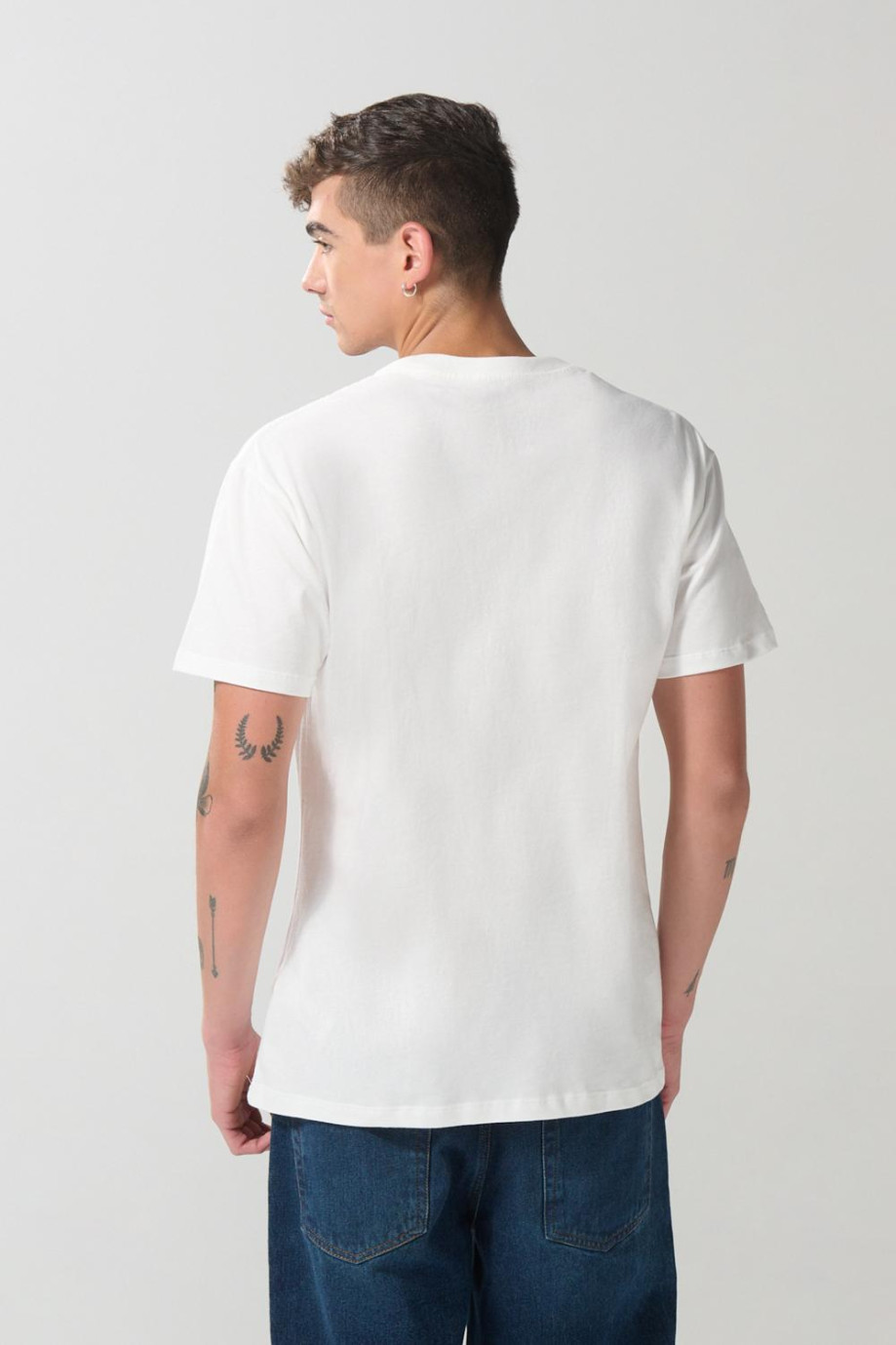 Camiseta crema en algodón college con cuello redondo