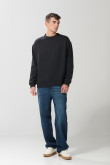 Buzo negro oversize con cuello redondo y manga larga