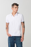 Camiseta unicolor polo con manga corta y aberturas