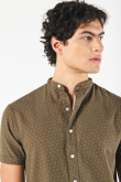 Camisa verde oscura cuello nerú con diseños de puntos