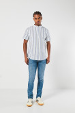Camisa cuello nerú blanca con rayas en contraste